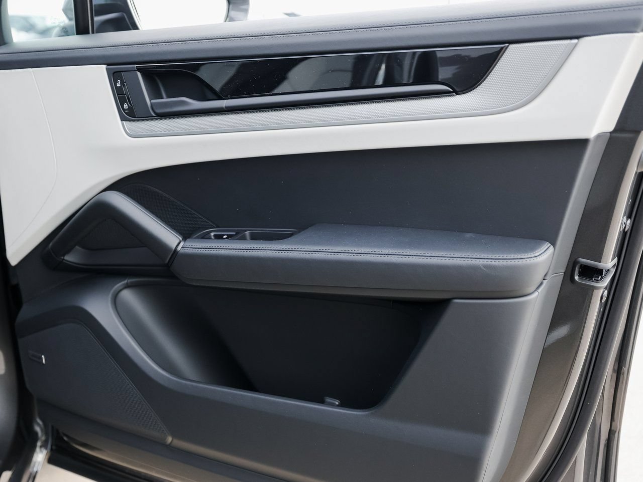 New 2026 Porsche Cayenne E-Hybrid AWD/4WD image 26