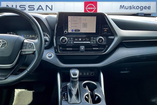 Used 2024 Toyota Highlander LE image 9