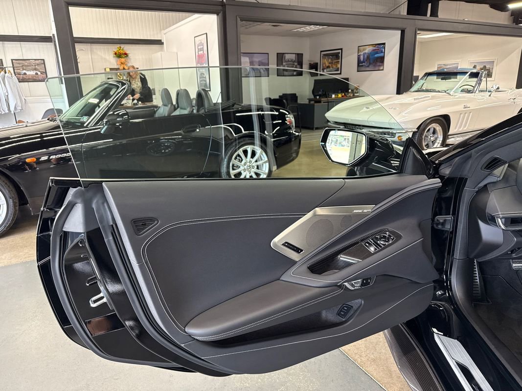 Used 2025 Chevrolet Corvette Z06 image 47