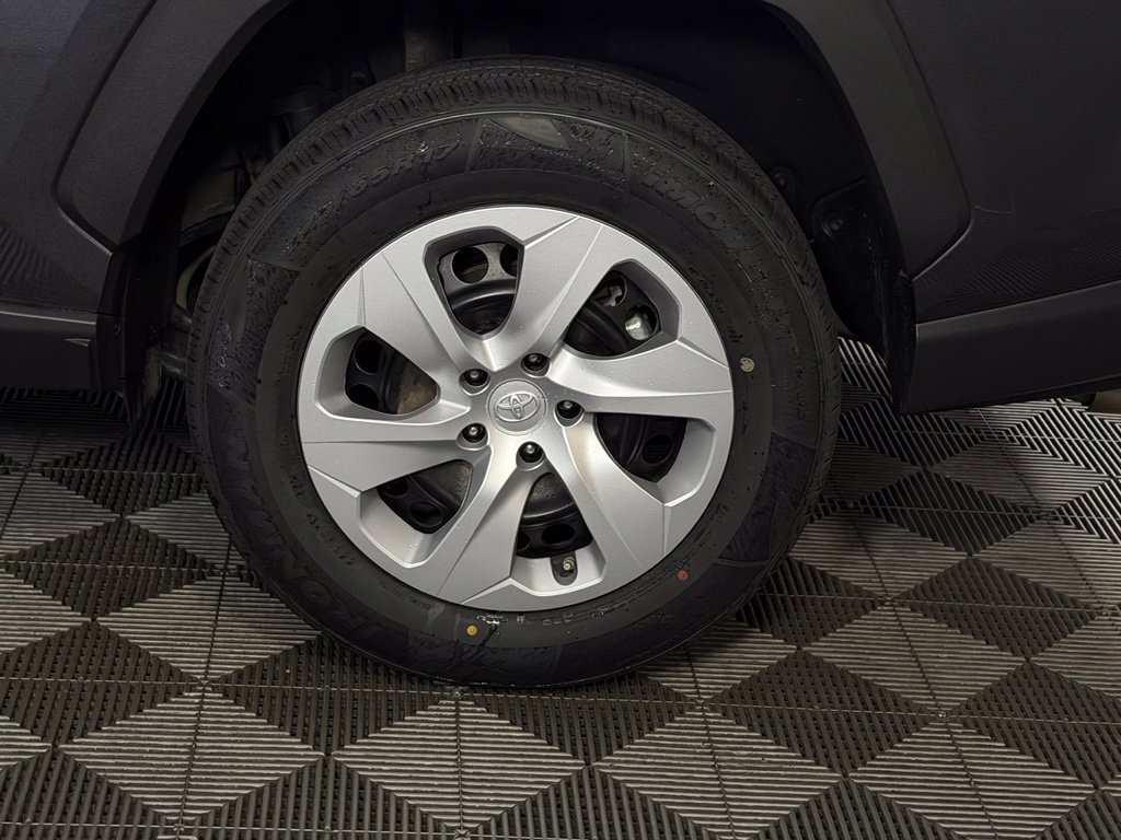 Used 2025 Toyota RAV4 LE AWD/4WD image 11