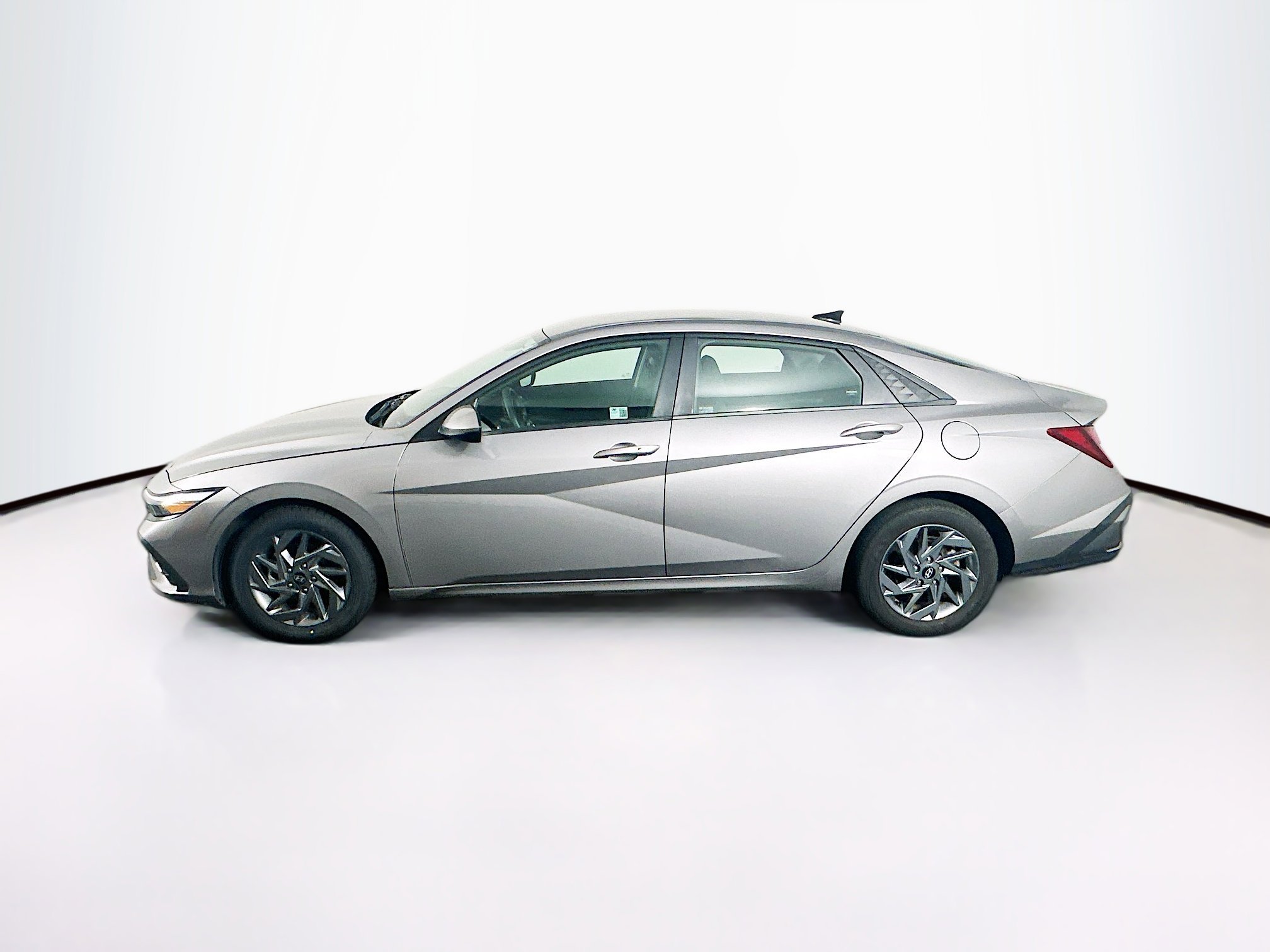Used 2024 Hyundai Elantra SEL FWD image 4