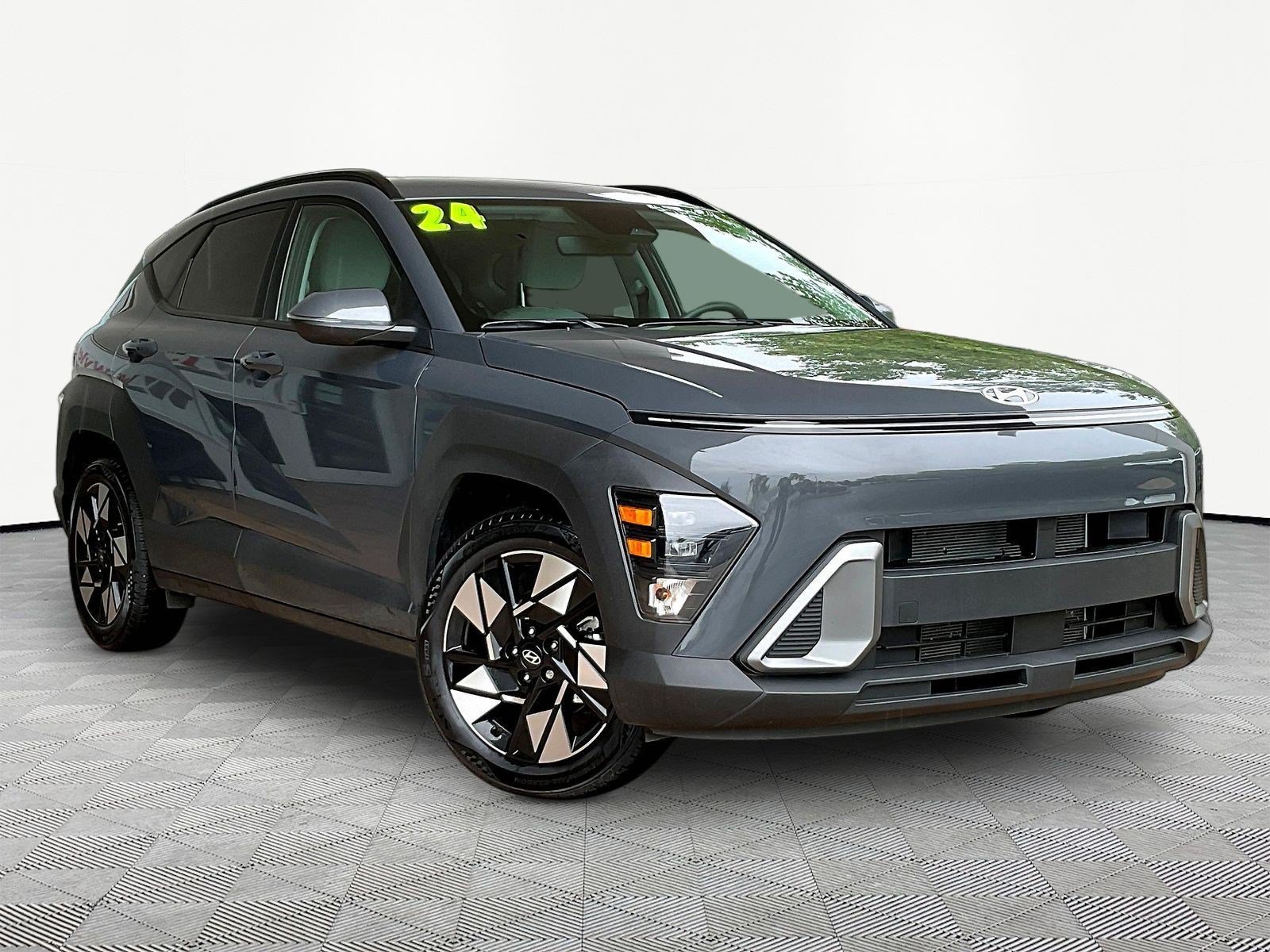 Used 2024 Hyundai Kona SEL FWD image 3