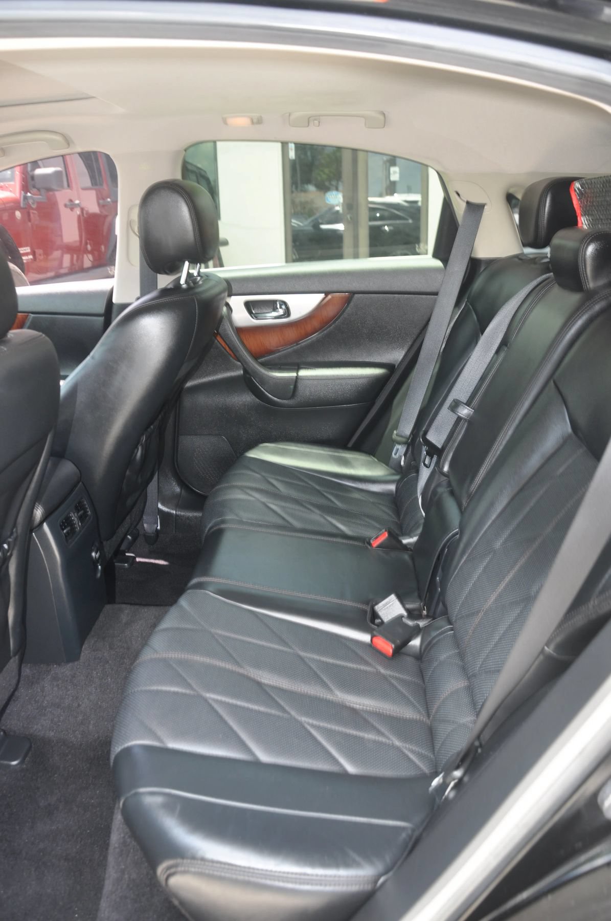 Used 2014 INFINITI QX70 AWD w/ Premium Package image 36