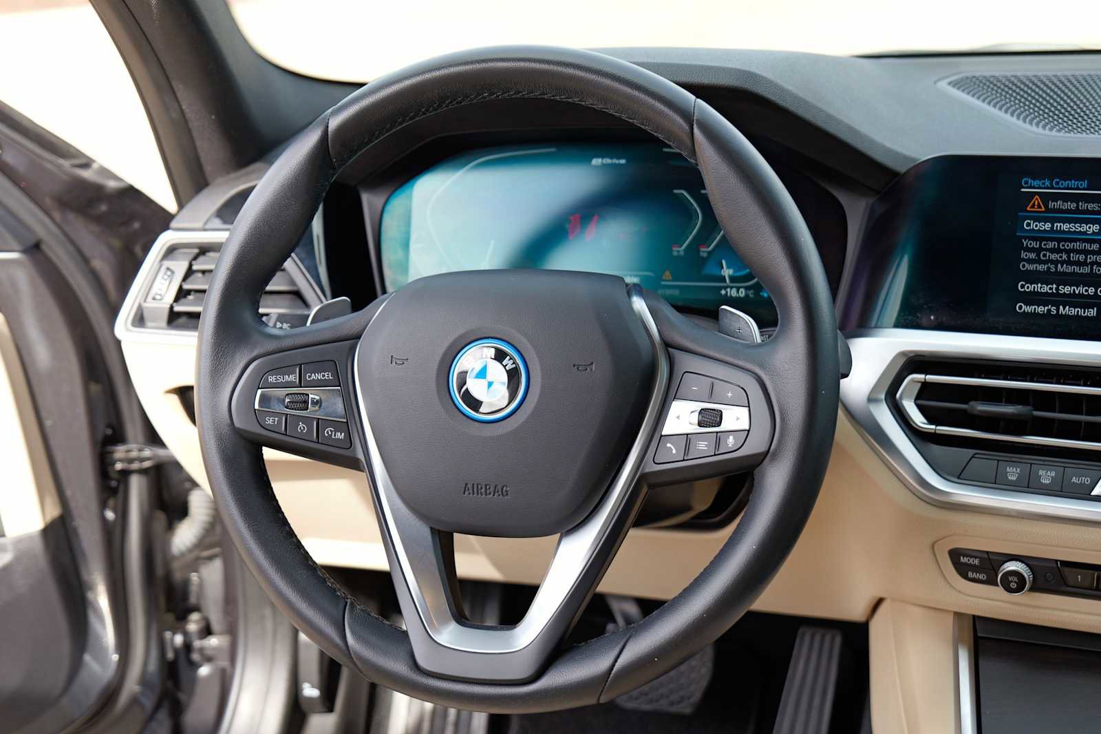 Used 2022 BMW 330e w/ Driving Assistance Package image 25