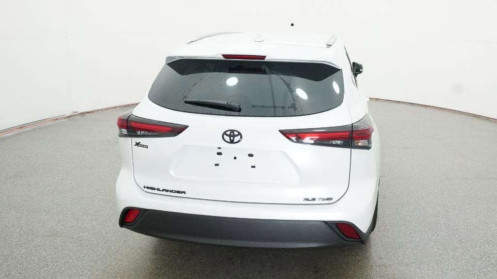 New 2026 Toyota Highlander XLE image 10