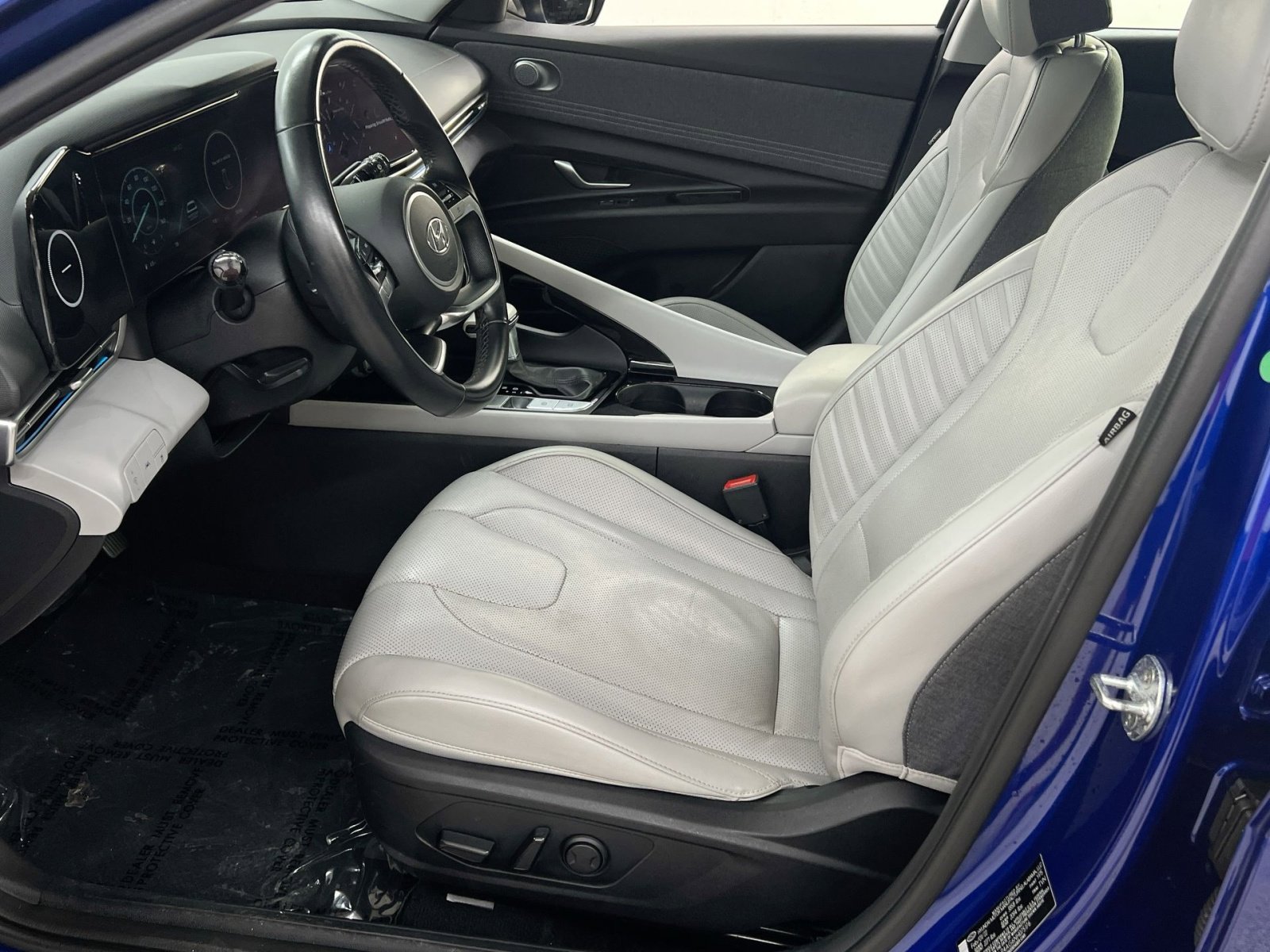 Used 2022 Hyundai Elantra Limited image 2
