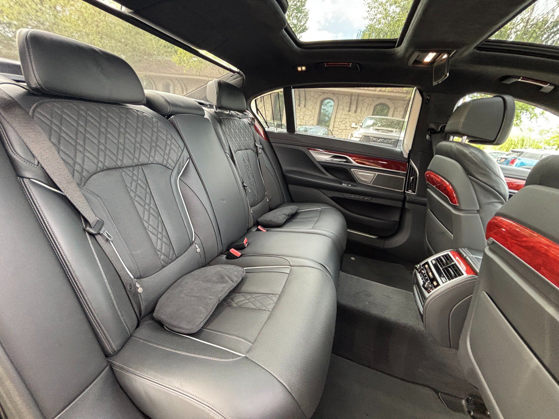 Used 2022 BMW ALPINA B7 xDrive w/ Luxury Rear Seating Package AWD/4WD image 24