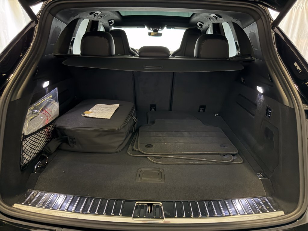 Certified 2025 Porsche Cayenne Turbo AWD/4WD image 28