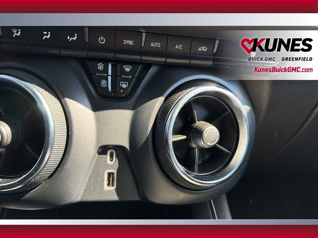 Used 2025 Chevrolet Blazer LT FWD image 30