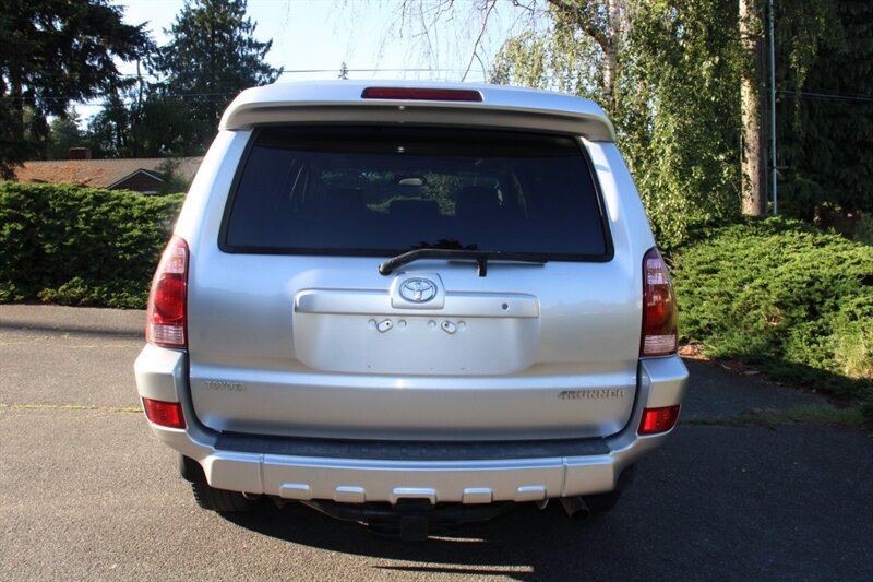 Used 2005 Toyota 4Runner SR5 AWD/4WD image 12