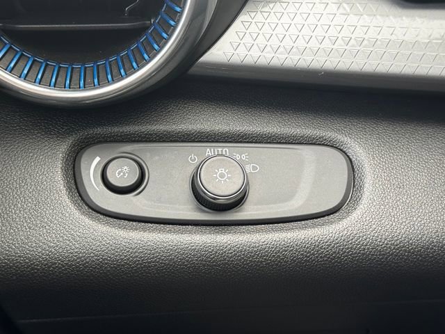 Used 2025 Chevrolet Trax LT image 24