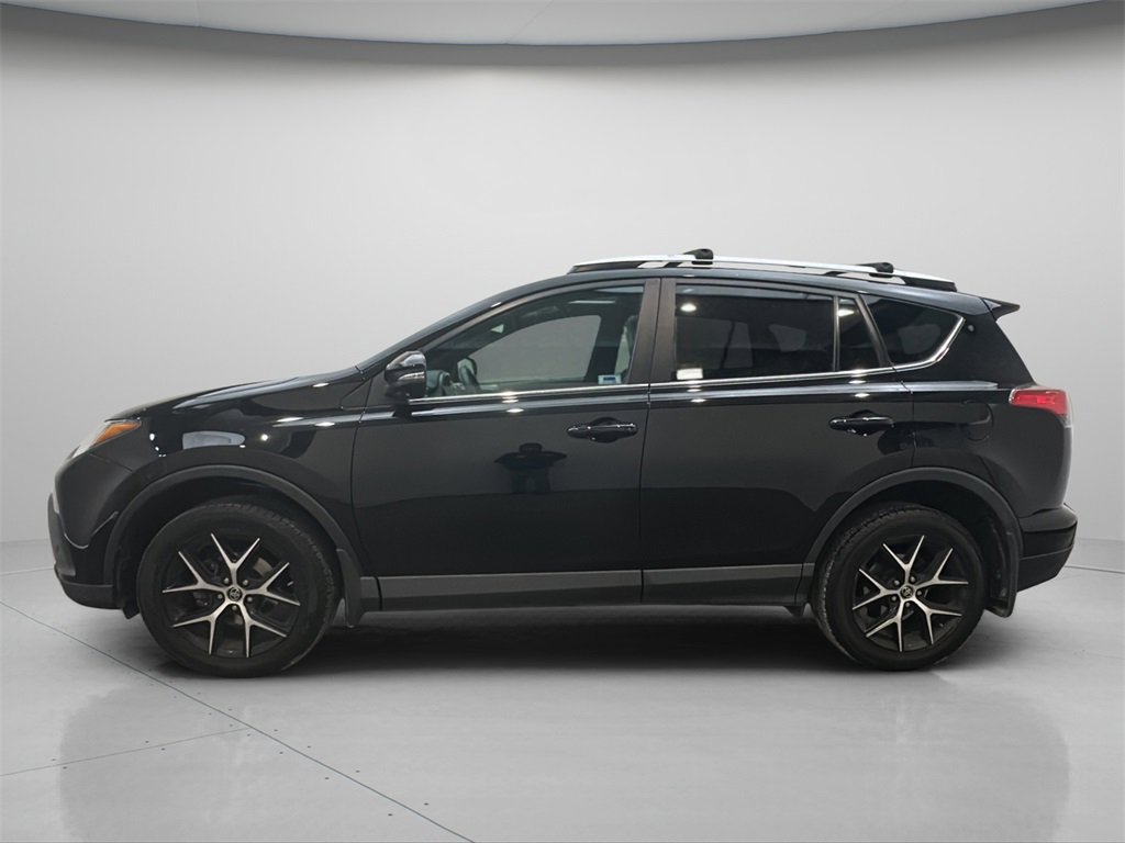 Used 2016 Toyota RAV4 SE image 2