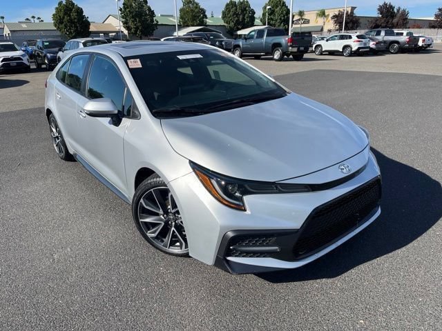 Used 2020 Toyota Corolla SE w/ SE Premium Package FWD image 2