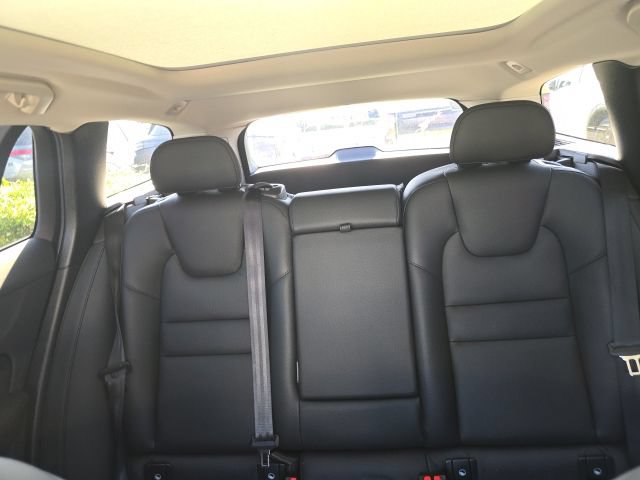 Used 2025 Volvo V60 B5 Cross Country Plus AWD/4WD image 11