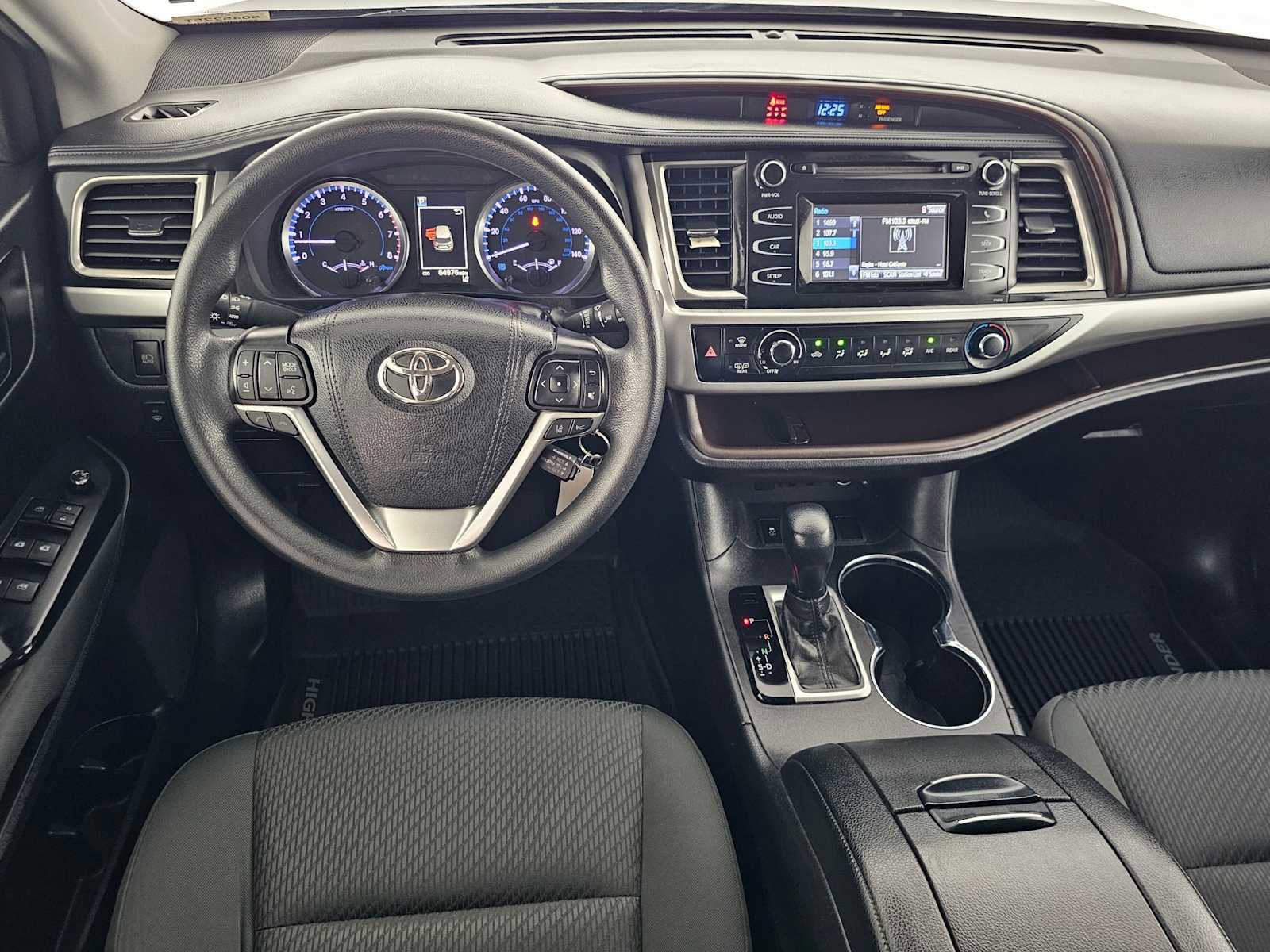 Used 2019 Toyota Highlander LE FWD image 18