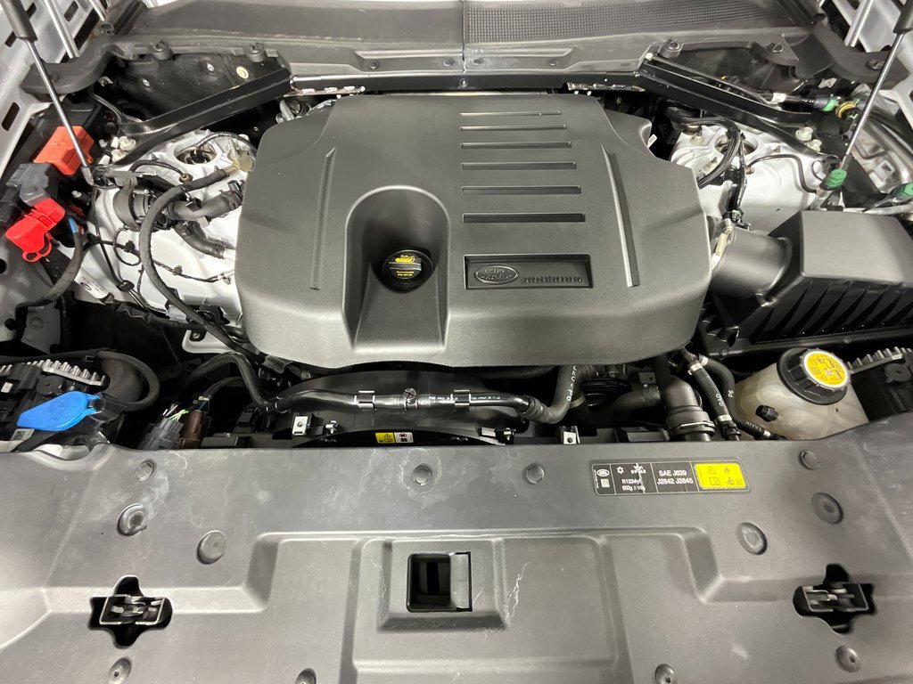 Certified 2023 Land Rover Defender 90 SE image 25