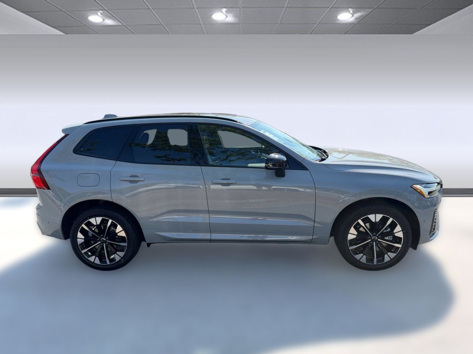 New 2027 Volvo XC60 B5 Plus AWD/4WD image 8