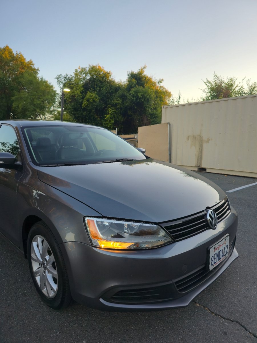 Used 2012 Volkswagen Jetta SE FWD image 3
