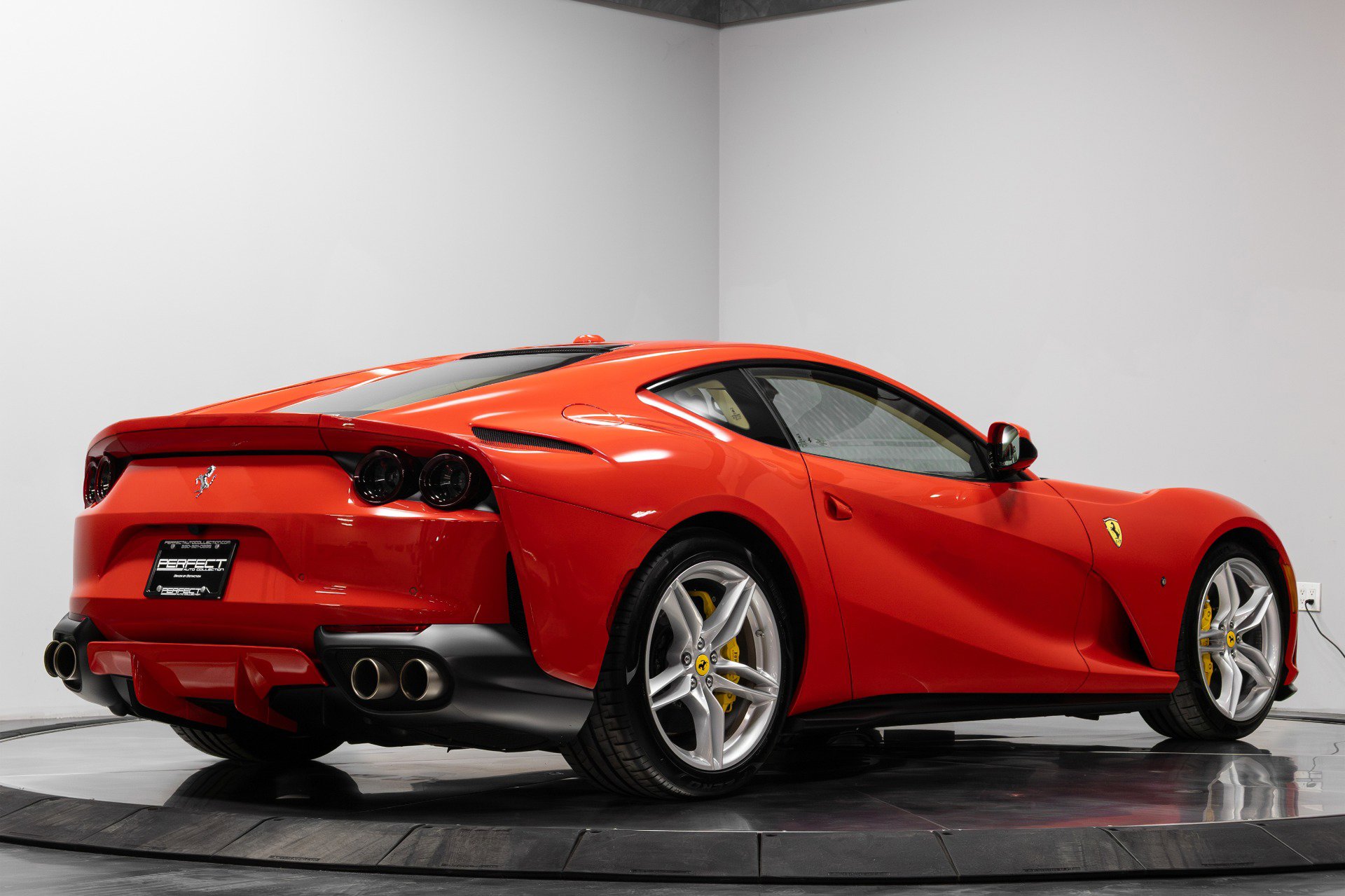 Used 2018 Ferrari 812 Superfast image 18