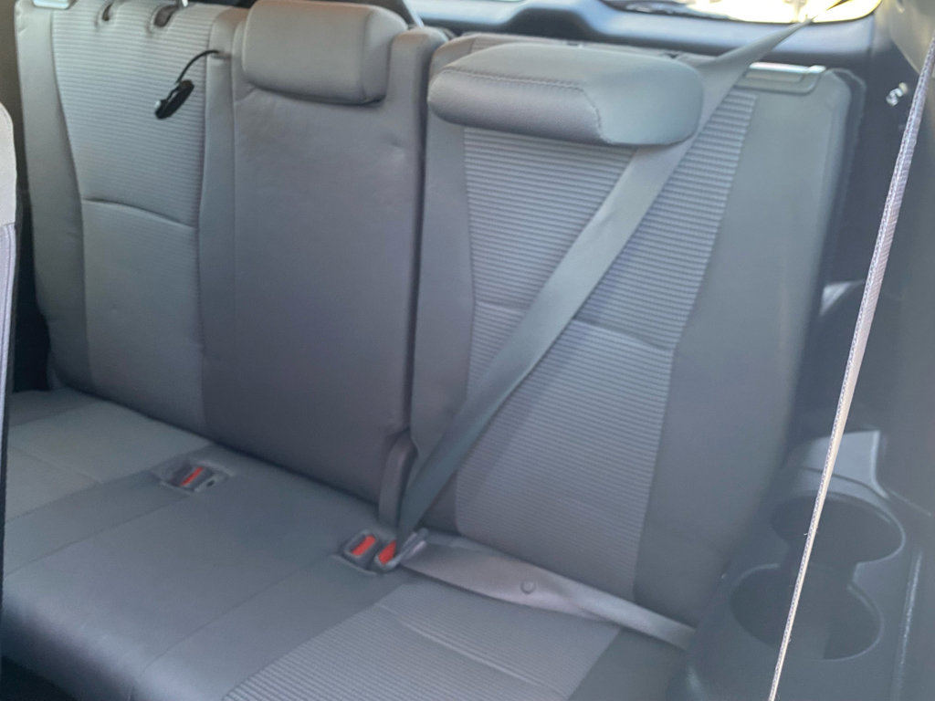Used 2023 Toyota Highlander LE image 6