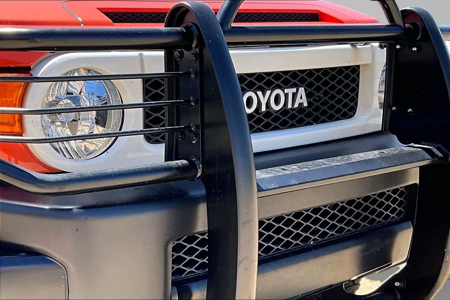 Used 2014 Toyota FJ Cruiser 4WD w/ Upgrade Package image 28