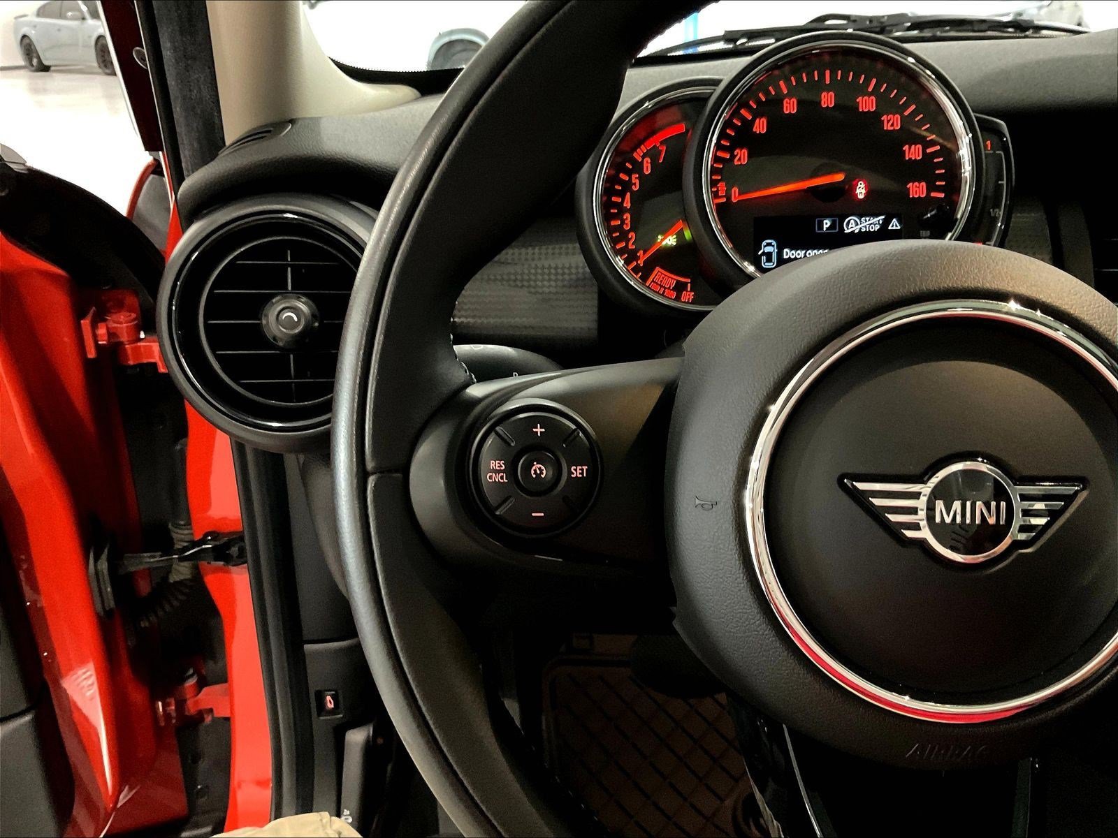 Used 2021 MINI Cooper 4-Door Hardtop FWD image 10