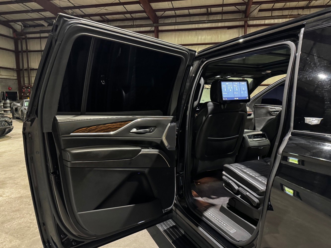 Used 2021 Cadillac Escalade ESV Sport Platinum w/ LPO, ONYX Package image 16