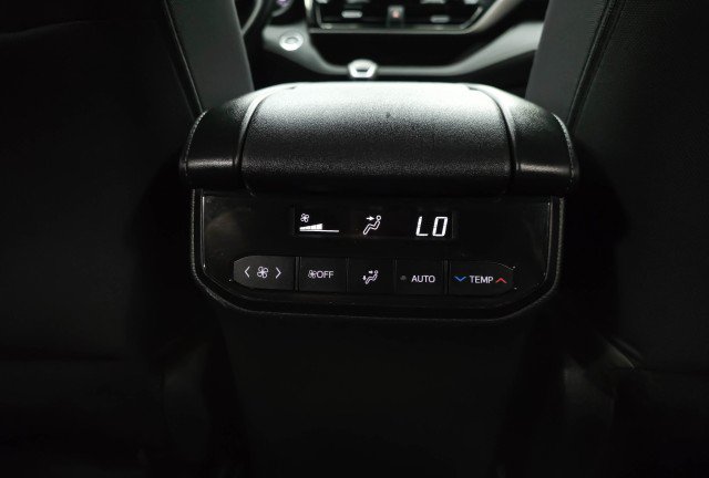 Used 2023 Toyota Highlander LE AWD/4WD image 21