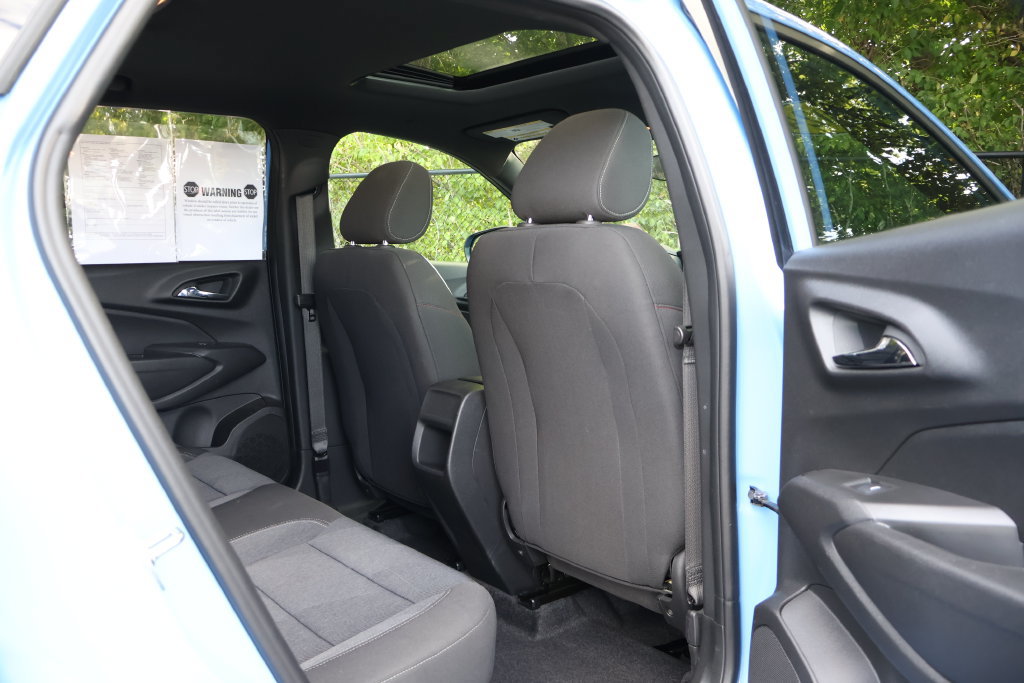 Certified 2024 Chevrolet Trax RS w/ Sunroof Package FWD image 47