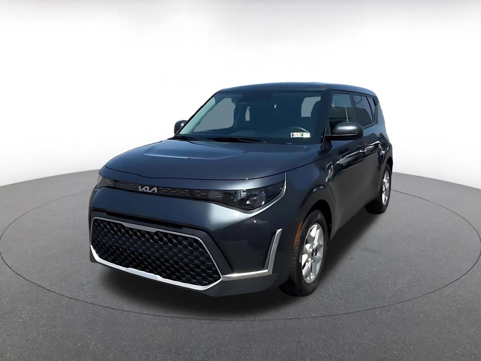 Used 2025 Kia Soul LX w/ LX Technology Package FWD image 7