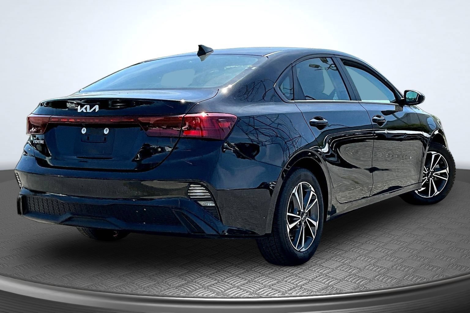 Used 2024 Kia Forte LXS FWD image 7