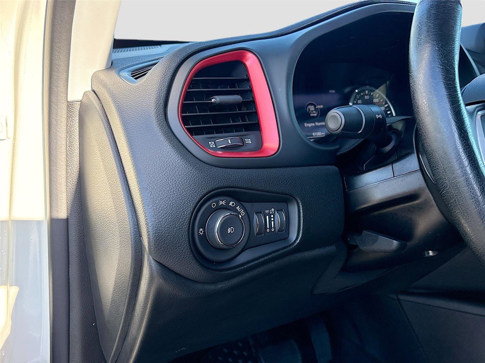 Used 2018 Jeep Renegade Trailhawk image 11