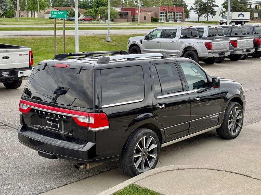 Used 2017 Lincoln Navigator Reserve AWD/4WD image 6
