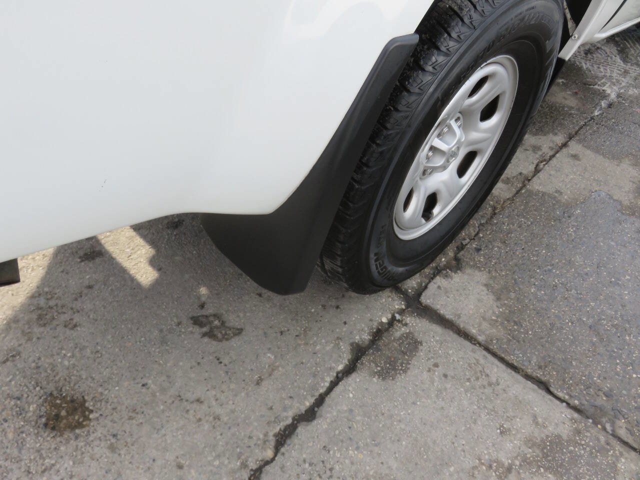 Used 2020 Nissan Frontier S image 30