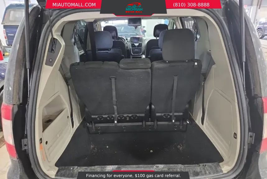 Used 2016 Chrysler Town & Country Touring w/ Driver Convenience Group image 7