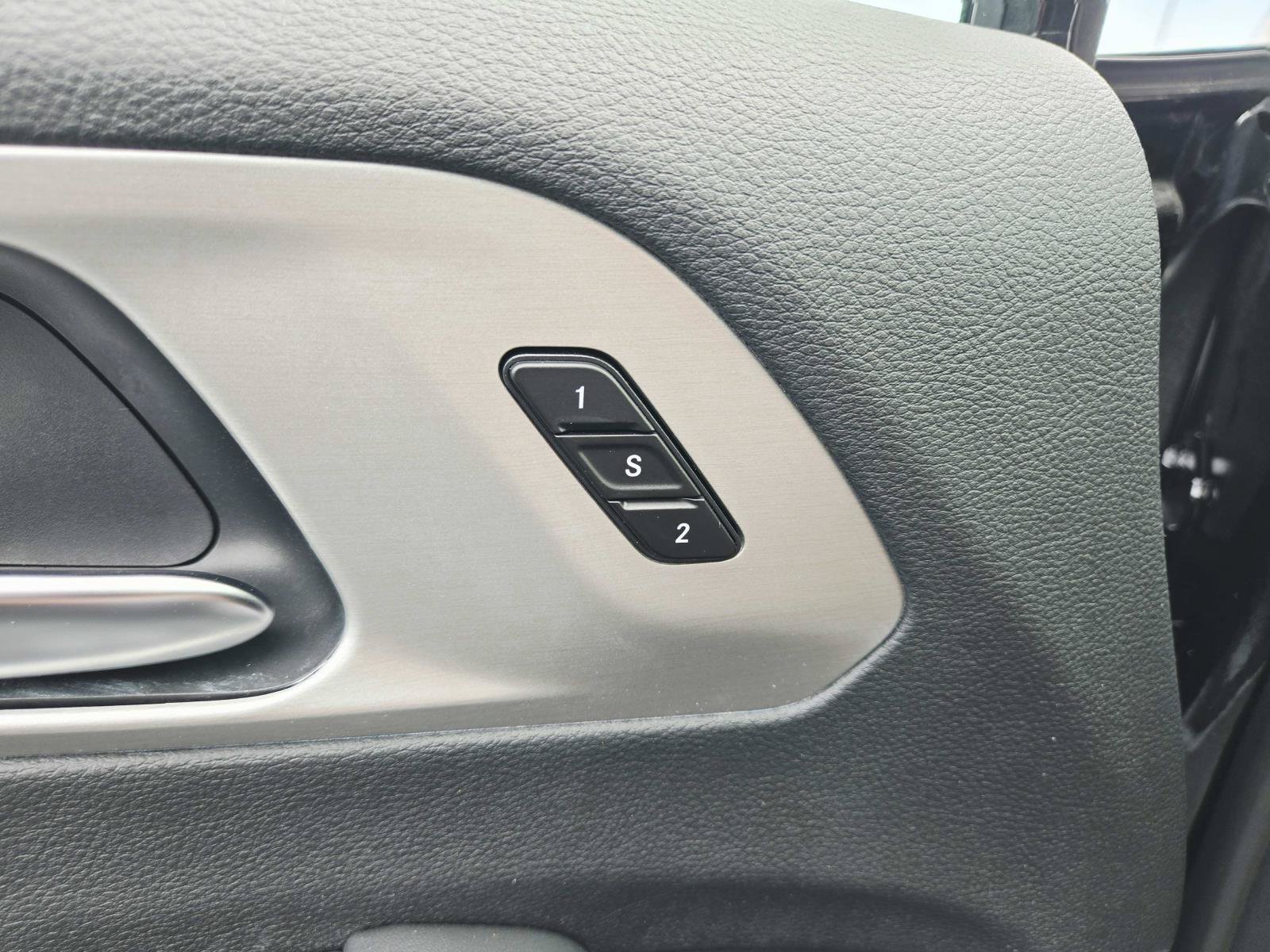 Used 2024 Chrysler Pacifica Limited w/ S Appearance Package FWD image 42