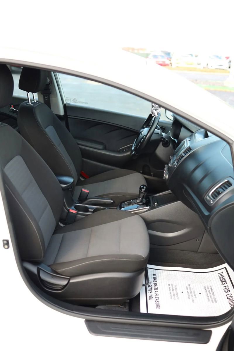 Used 2017 Kia Forte S w/ S Technology Package image 41