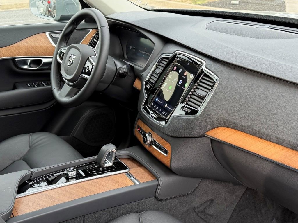 Certified 2025 Volvo XC90 B6 Plus image 14