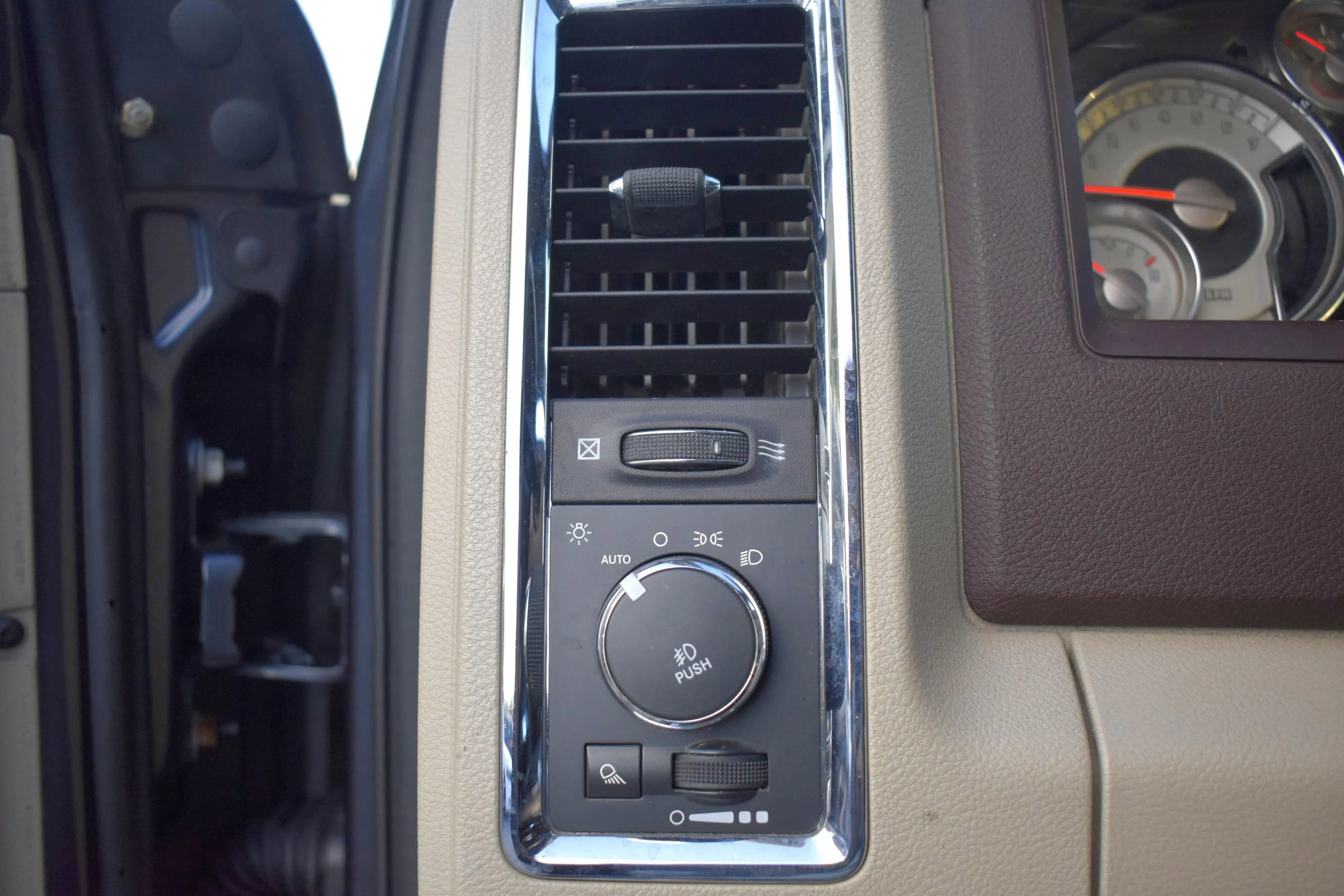 Used 2015 RAM 1500 Laramie Longhorn w/ Convenience Group image 30