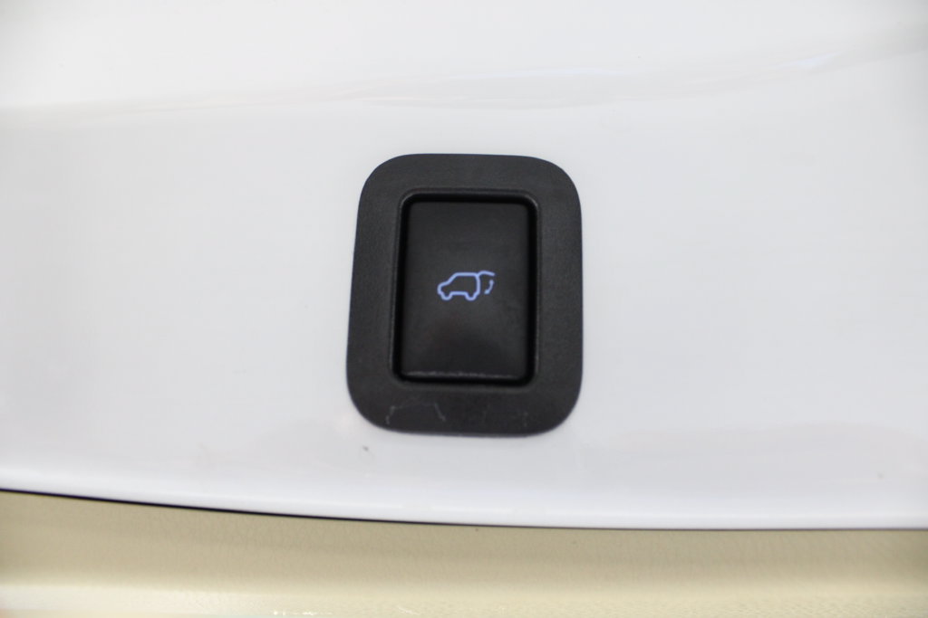 Used 2017 Toyota Highlander XLE FWD image 18