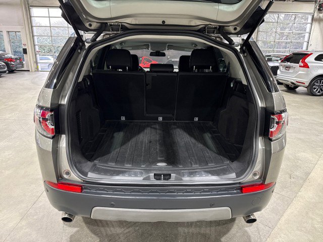 Used 2017 Land Rover Discovery Sport SE image 15