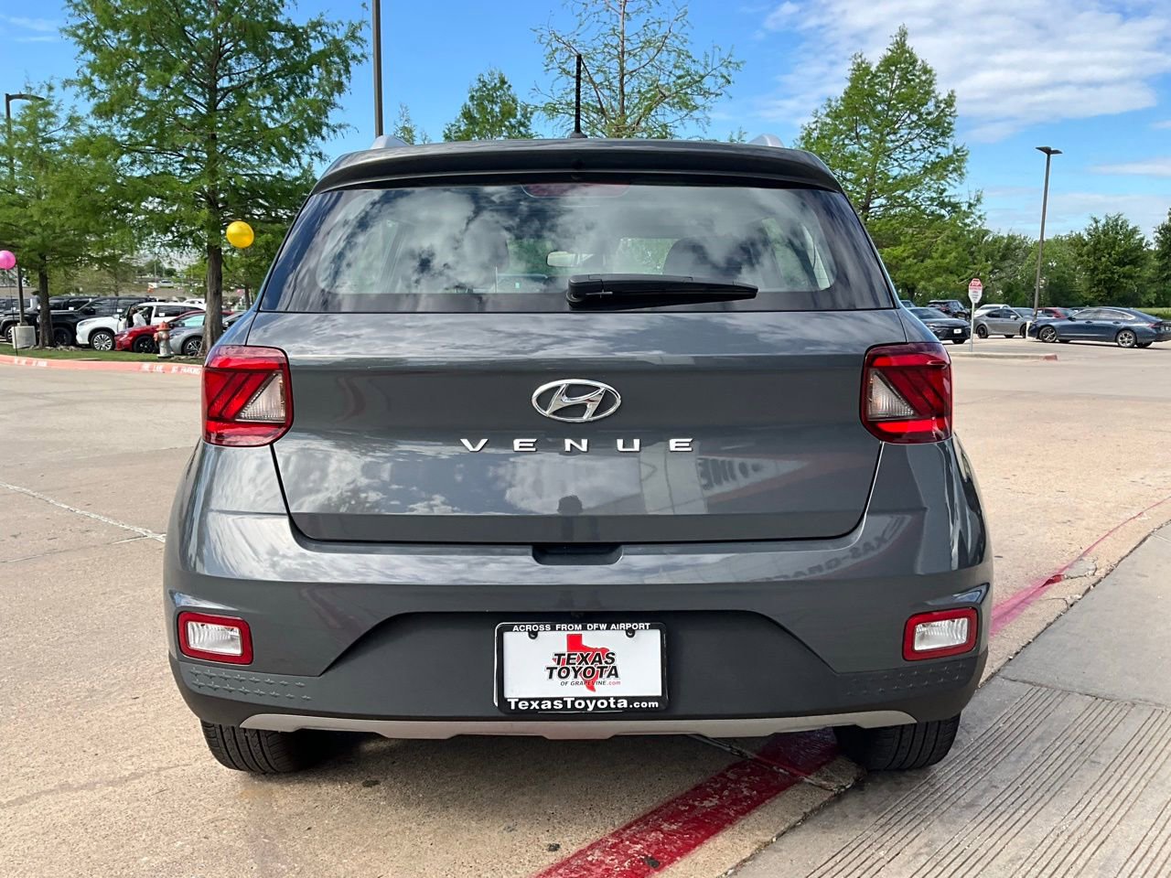 Used 2025 Hyundai Venue SEL image 7