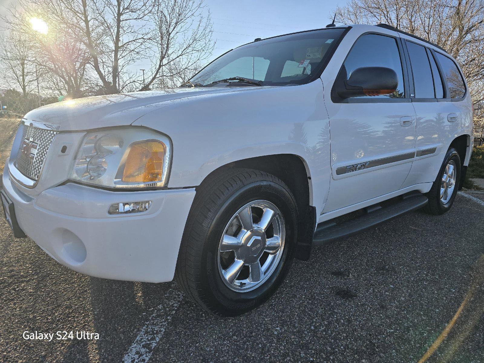 Used 2005 GMC Envoy SLT image 2