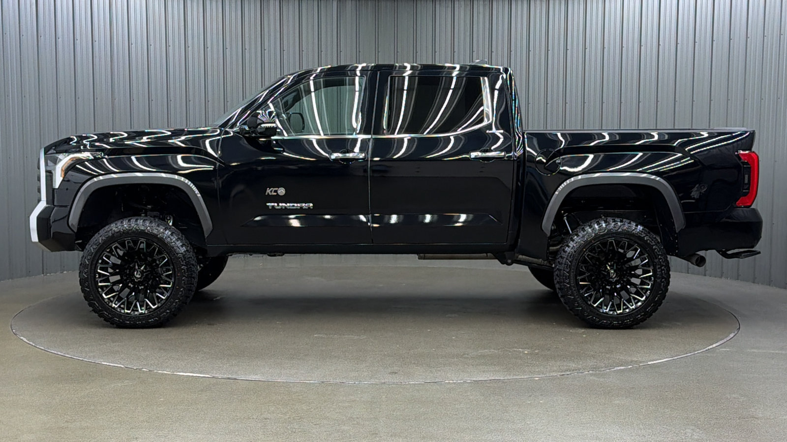 Used 2026 Toyota Tundra Limited AWD/4WD image 2
