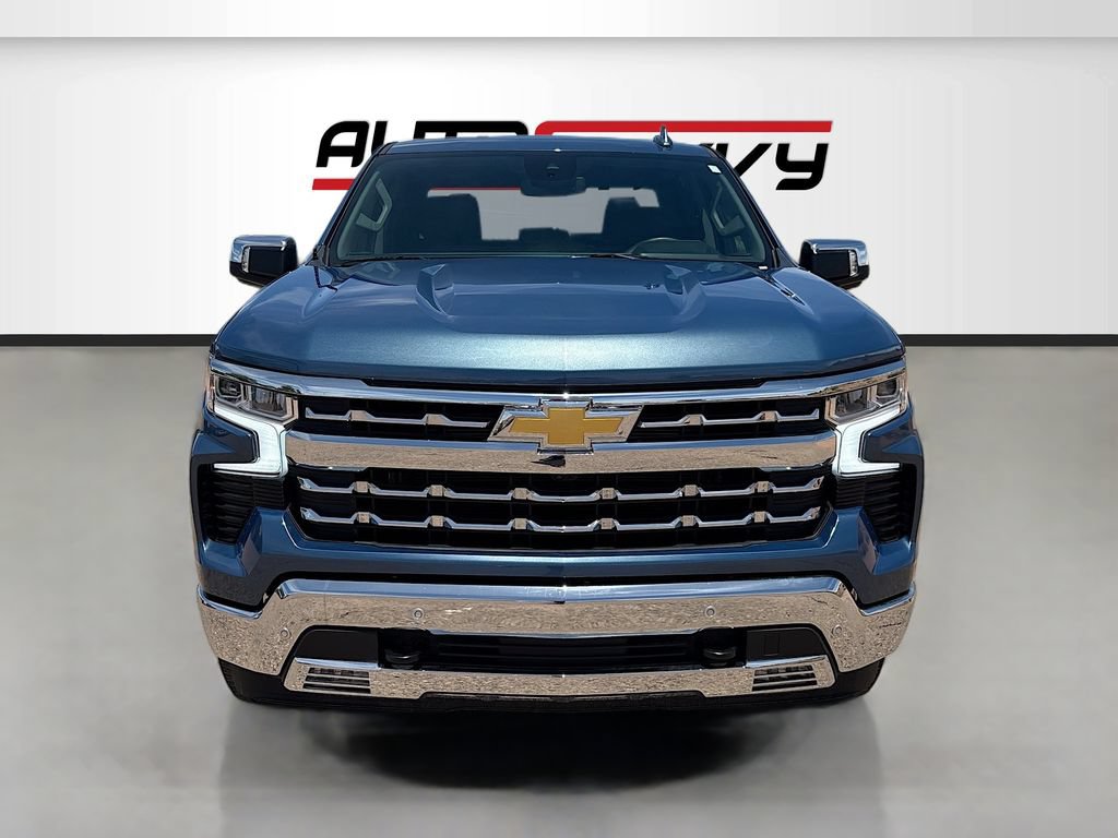 Used 2024 Chevrolet Silverado 1500 LTZ AWD/4WD image 2