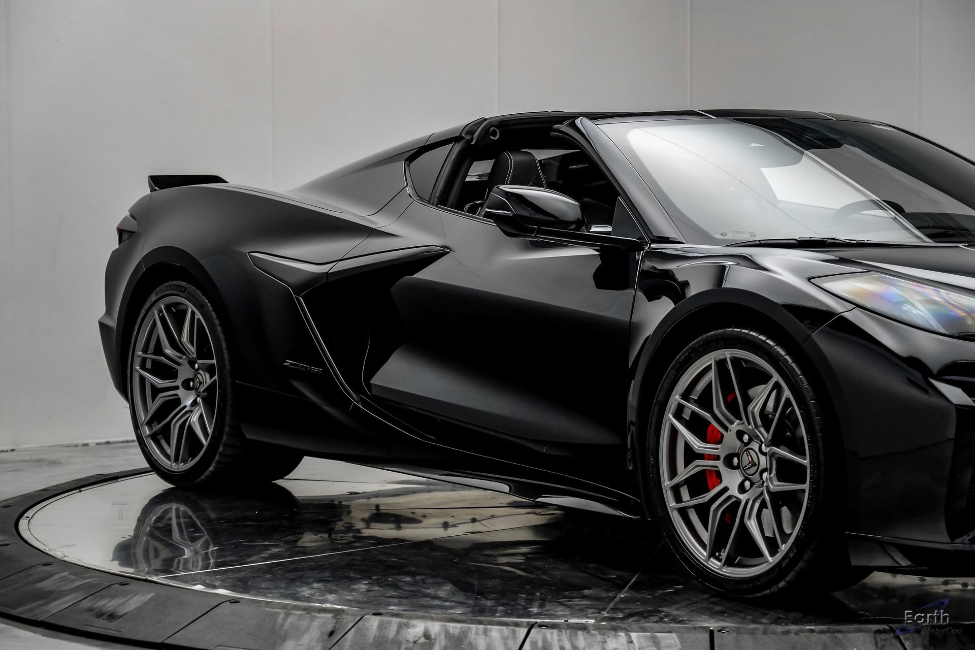 Used 2025 Chevrolet Corvette Z06 image 32