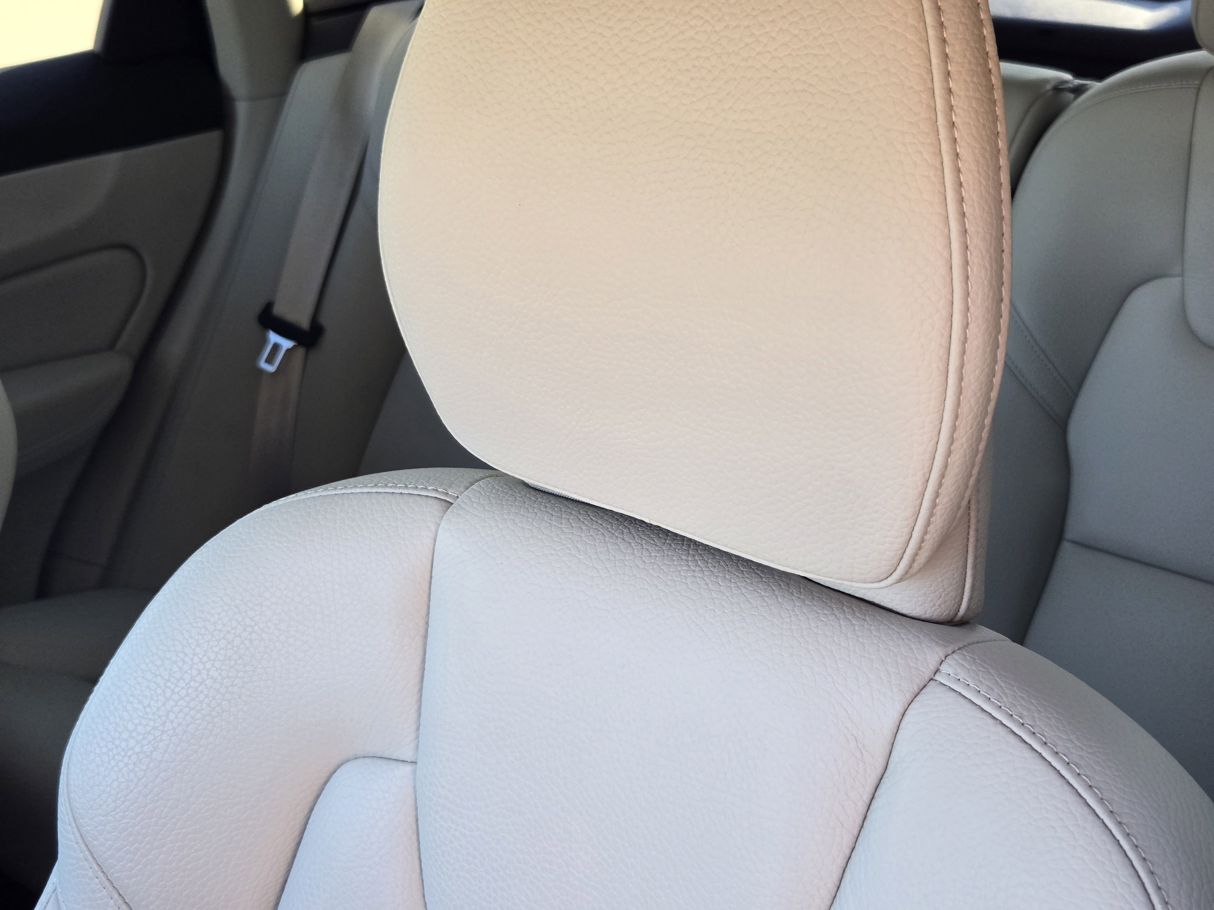 Used 2023 Volvo XC60 B5 Plus w/ Climate Package image 24