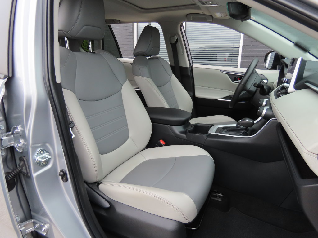 Used 2024 Toyota RAV4 XLE Premium AWD/4WD image 34