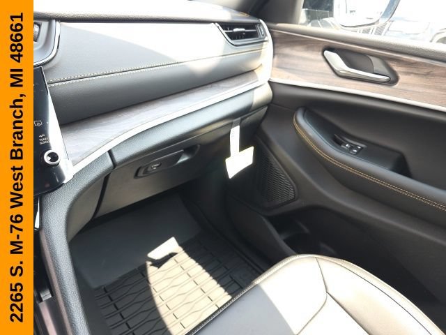 New 2026 Jeep Grand Cherokee L Limited AWD/4WD image 34