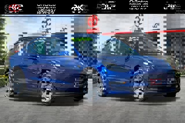 Used 2023 Tesla Model 3 Standard Range image 1